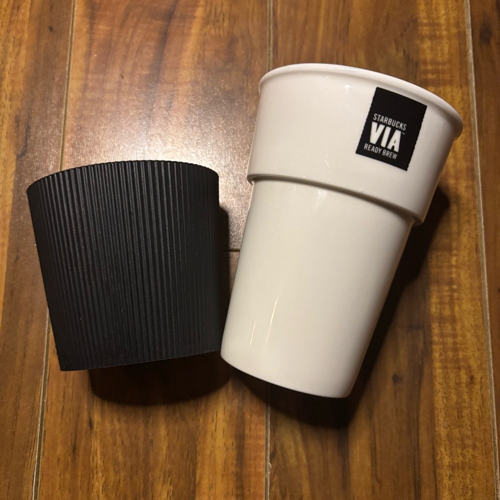 Starbucks 2011 VIA ready brew travel coffee cup white with green interior ring